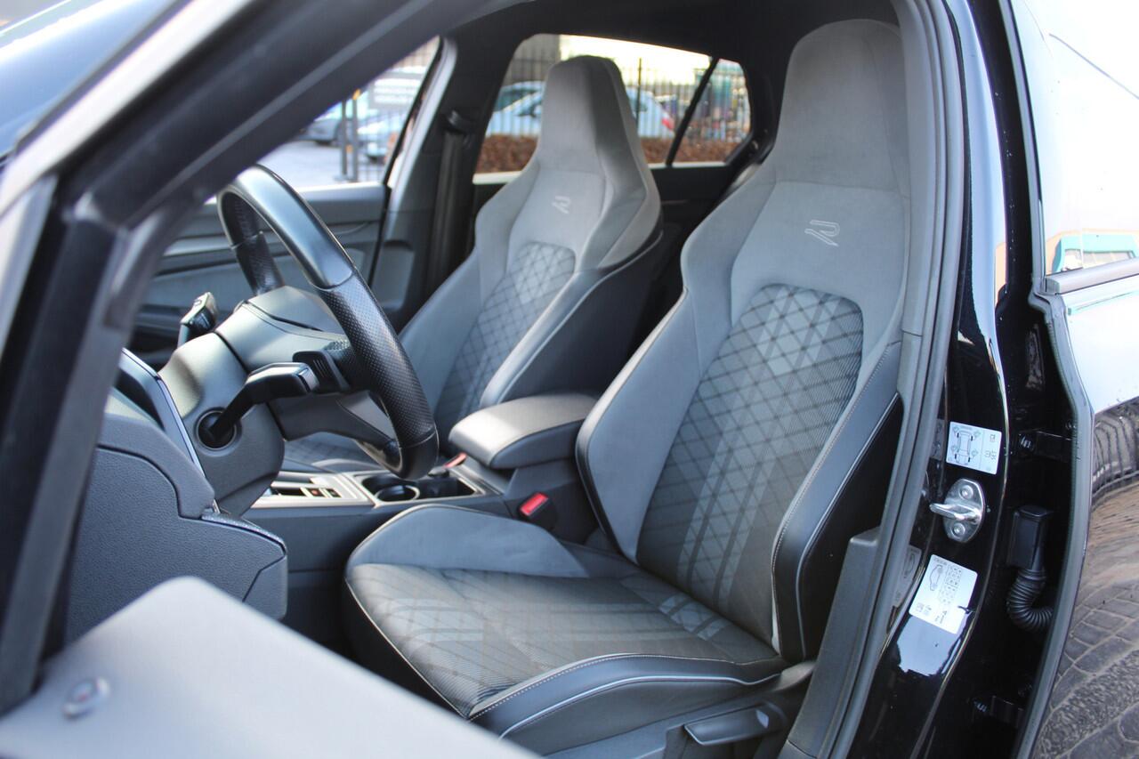 Volkswagen GOLF 1.5 eTSI R-Line Business | IQ/Dynamic light | Panoramadak | Rijklaar