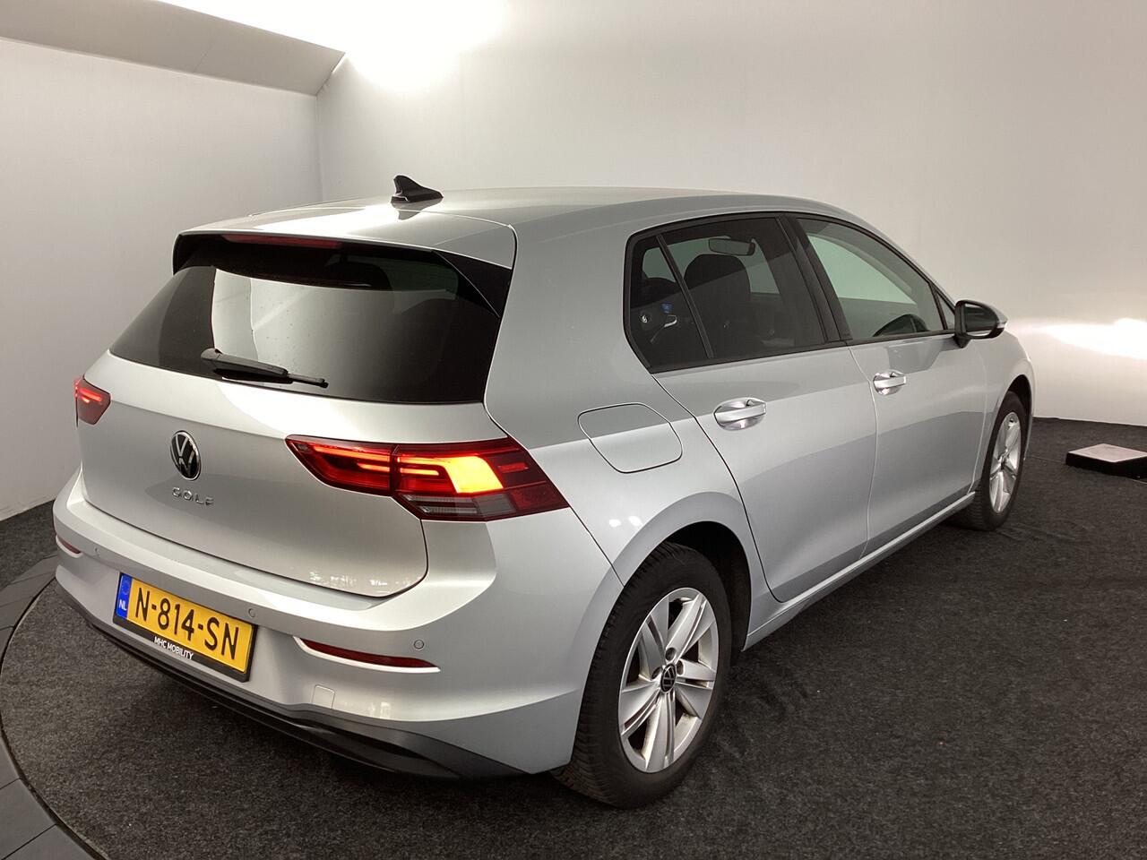Volkswagen GOLF 1.0 TSI Life | Navi | LMV | PDC | Getint glas |*