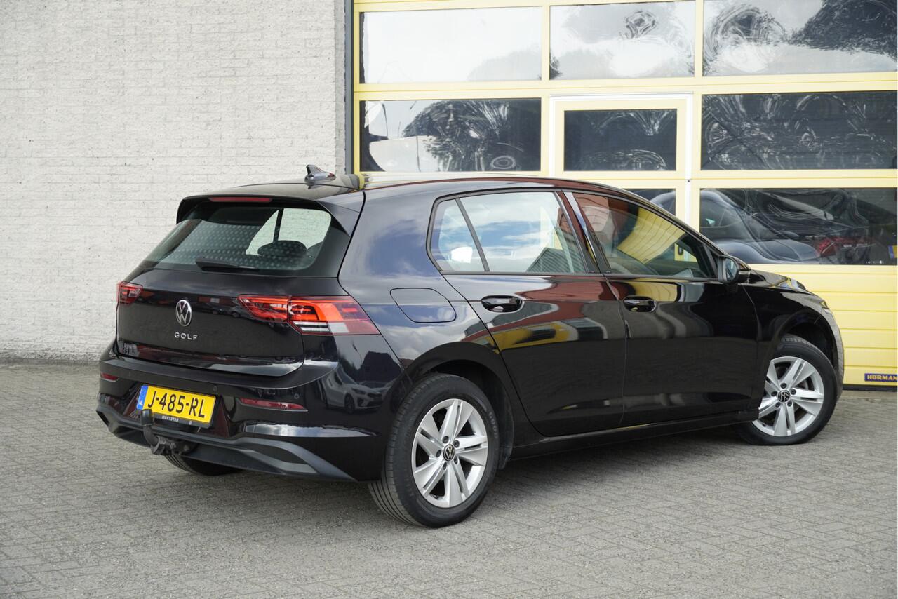 Volkswagen GOLF 1.5 TSI 131PK! Life BJ2020 Lmv 16" | Led | Pdc | Navi | Trekhaak | App-Connect | Dashboard verlichting | Virtual cockpit | Climate control | Cruise control | Getint glas