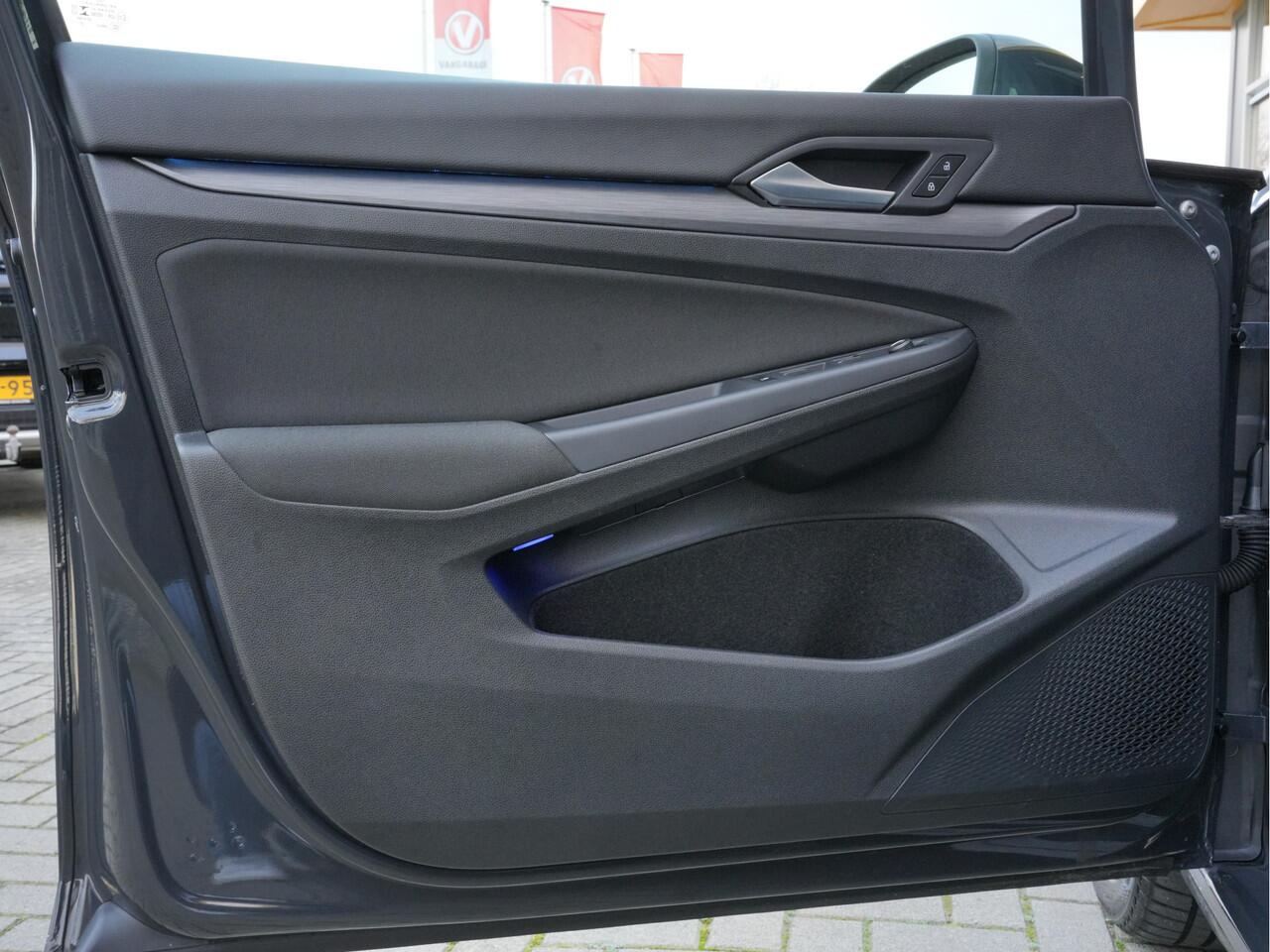 Volkswagen GOLF 1.5 eTSI Style | Adaptive Cruise | Trekhaak | Massage | Virtual