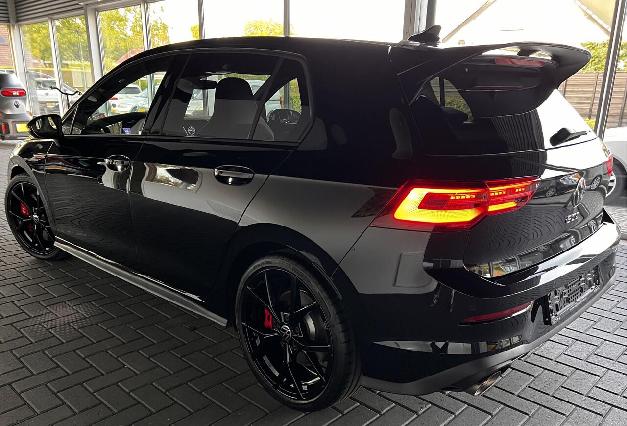 Volkswagen GOLF 2.0 TSI GTI Clubsport / AKRAPOVIC / IQ Light / Winter Pakket / 19" Wielen