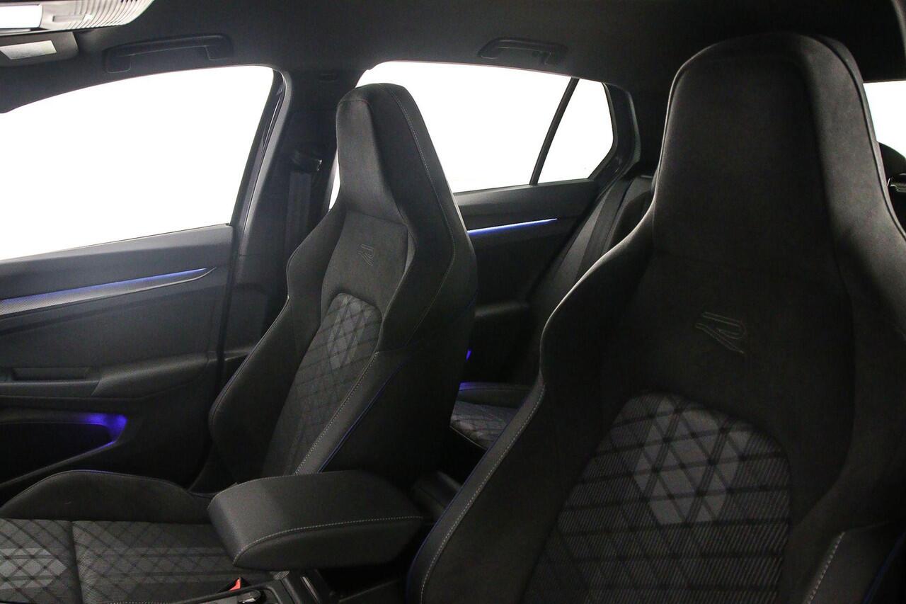 Volkswagen GOLF R-Line Edition 1.5 eTSI 150pk DSG Automaat Adaptive cruise control, Achteruitrijcamera, LED koplampen, Navigatie, Stuurwiel verwarmd