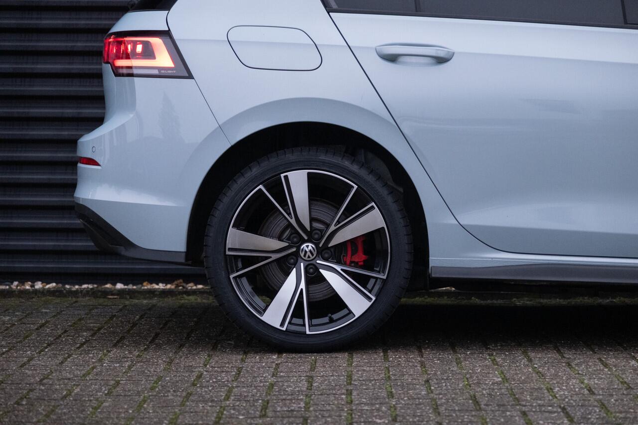 Volkswagen GOLF 8.5 1.5 eHybrid GTE / IQ Light / 3 zone airco / Apple Carplay / Ice Blue Metallic / ACC Cruise Control