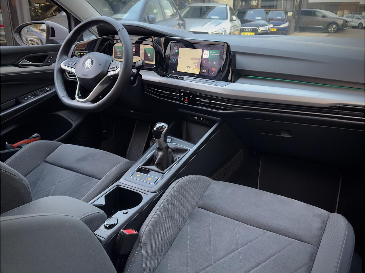 Volkswagen GOLF 1.5 TSI LIFE 131PK NAVI AIRCO DIGI-DASH APPLE-CARPLAY LED LMV PDC