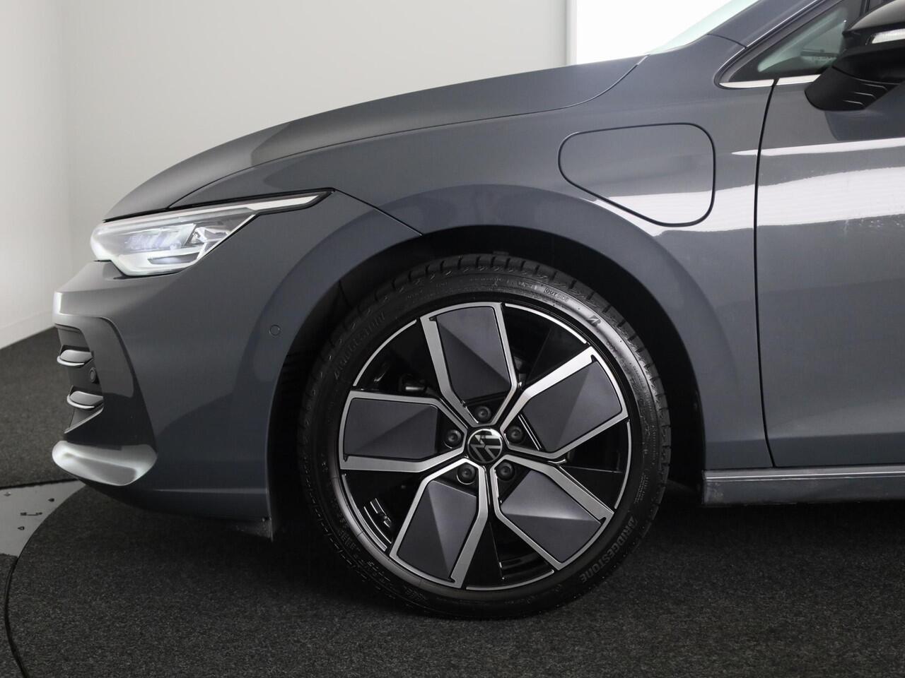 Volkswagen GOLF 1.5 eHybrid Style Edition 204 pk Automaat (DSG) | Verlengde garantie | Navigatie | Parkeersensoren (Park assist) | Rondomzicht camera | Elektr. bestuurdersstoel | Stoelverwarming |