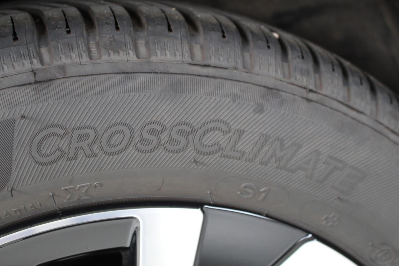 Volkswagen GOLF 1.5 TSI Goal Navigatie | 16"Velgen | Dodehoek assistent | Stoelverwarming | Led verlichting