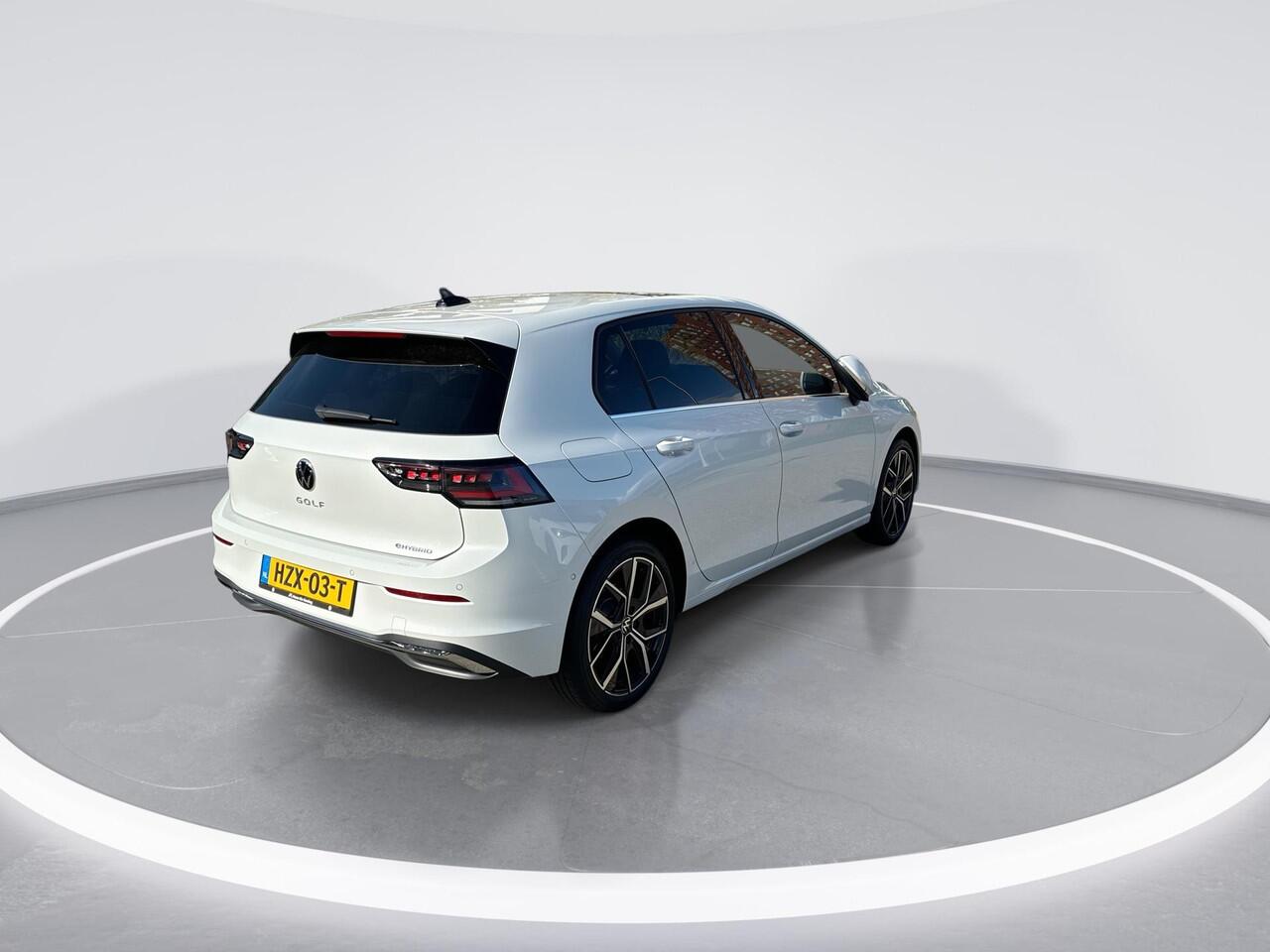 Volkswagen GOLF Style Edition 1.5 eHybrid 204 pk 6 versn. DSG · Multimedia Pakket · Panoramisch schuif-, kanteldak, elektrisch bedienbaar · Trekhaak, elektrisch inklapbaar ·