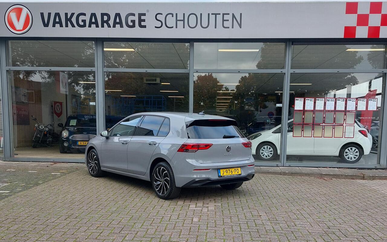 Volkswagen GOLF 1.5 TSI Life Business 17 inch Sport st