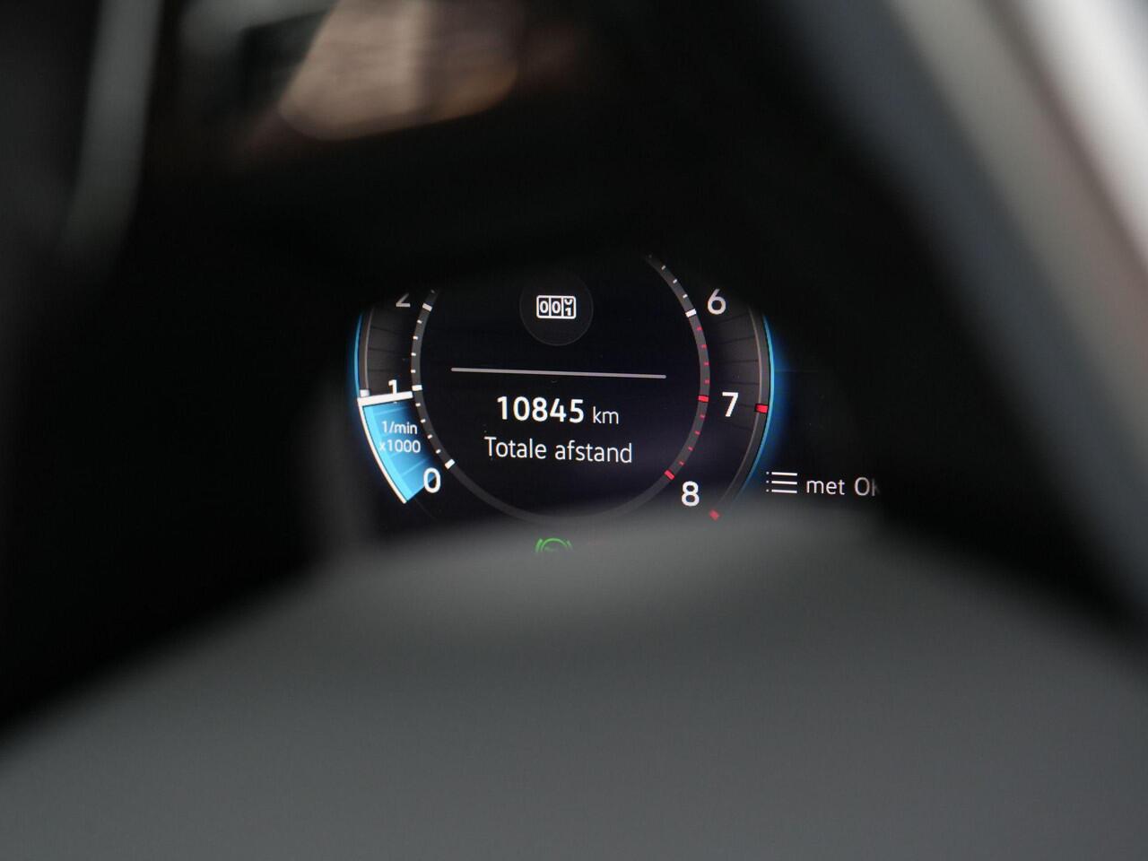 Volkswagen GOLF 1.5 eTSI 150 pk DSG R-Line Edition | Panoramadak | Rondomzicht camera | IQ Light | Head-up display