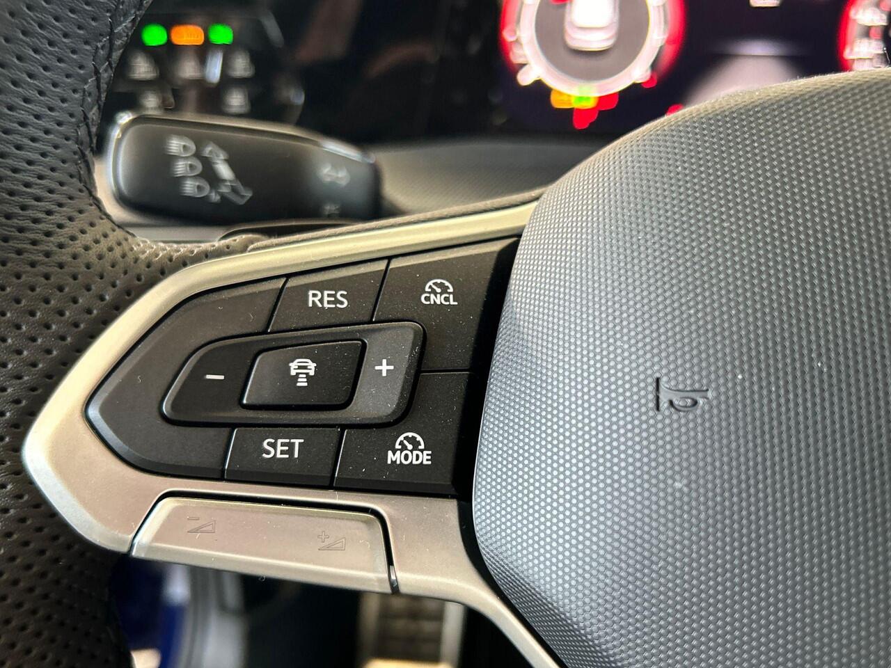 Volkswagen GOLF R-Line Edition 1.5 eTSI 85kw