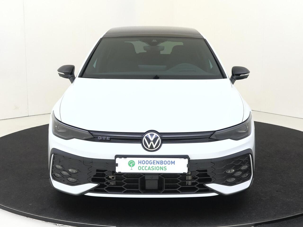 Volkswagen GOLF 1.5 eHybrid GTE | SoH 99% | Panoramadak | 360 camera | Head-up display | Adaptieve cruise control | 3-zone airco | LED matrix verlichting | CarPlay | Stoel- en stuurwielverwarming |