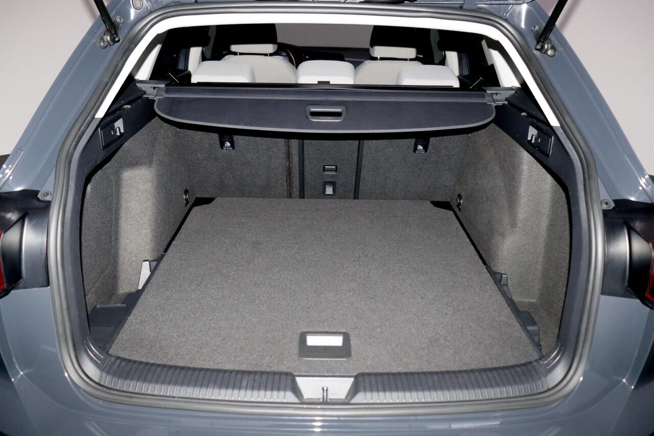 Volkswagen GOLF Variant 1.5TSI Dsg LIFE BUSINESS FULL LED | DIGIDASH | ACC | STUUR+STOELVERW | HEAD UP | CAMERA | ELEK TREKHAAK | DAB | CARPLAY | LMV