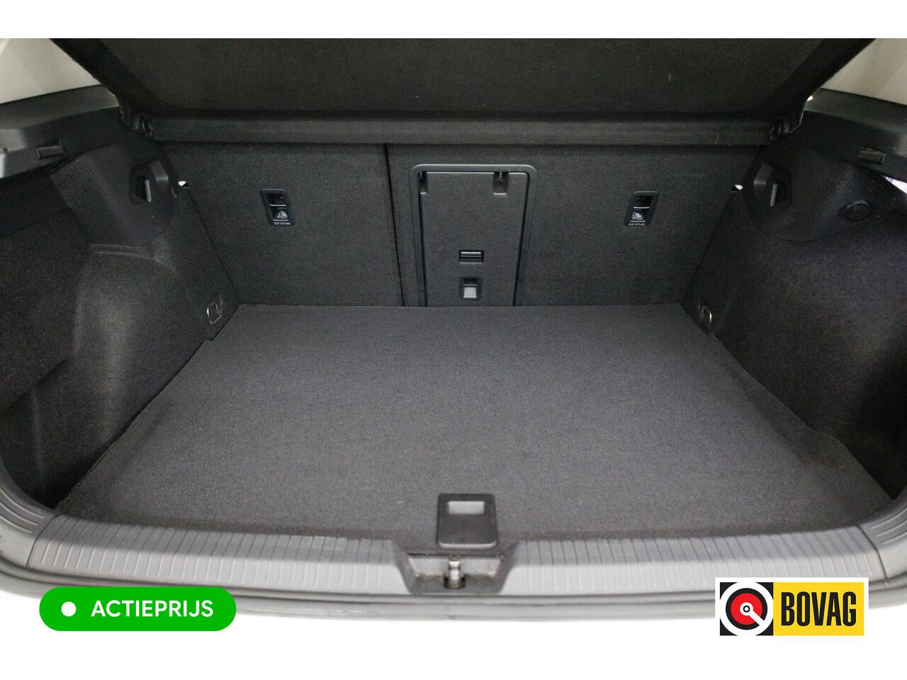 Volkswagen GOLF 1.4 eHybrid 204 PK | Camera | Elec. Ergo best. stoel met geheugen en massage | Adap.Cruise, Travelassist, Navigatie, App. connect, IQ Led