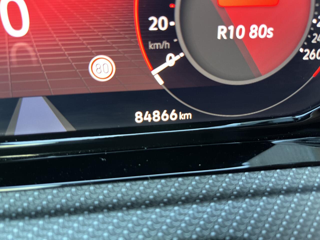 Volkswagen GOLF 1.5 eTSI R-Line / AUTOMAAT/ 2X R-LINE/ PARK. SENSOREN/ DODE HOEK/ IQ. LIGHT/ DIGITAL DASHBOARD/ ADAPT. CRUISE/ APP CONNECT/ NAVI/ CLIMA/ DAB/ 18" LMV