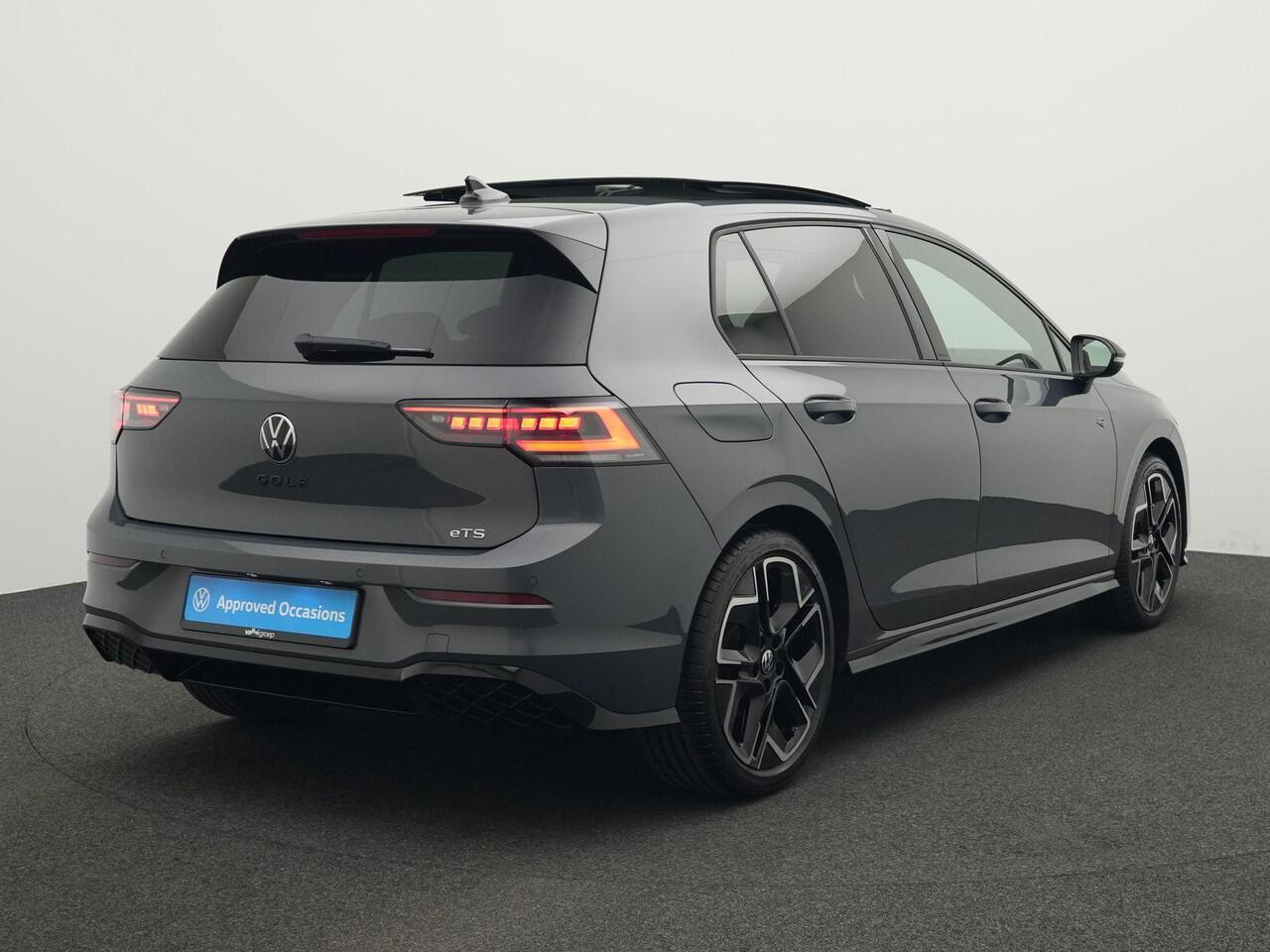 Volkswagen GOLF 1.5 eTSI 150 pk DSG R-Line Edition | Panoramadak | IQ Light | Head-up display | Sportstoelen | Stoel-/stuurverwarming | 18 inch