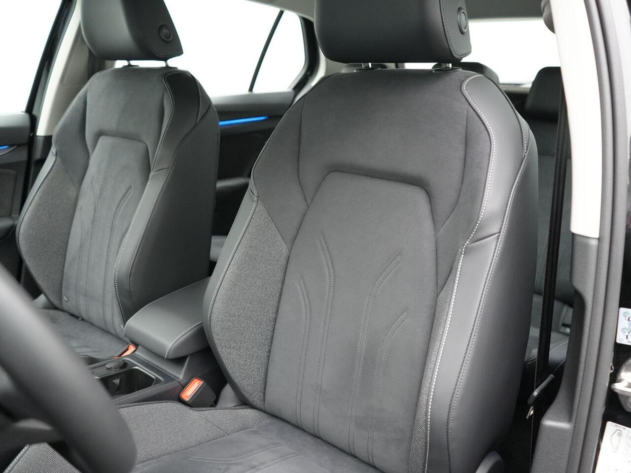 Volkswagen GOLF 1.5 eTSI 150 pk DSG Style | Achteruitrijcamera | Standkachel | Head-up Display | Adaptive Cruise Control | 17 inch