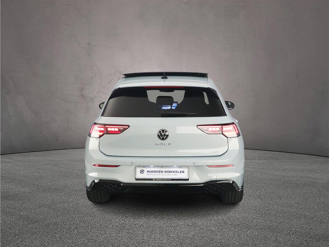 Volkswagen GOLF R-Line Edition 1.5 eTSI 150pk DSG Automaat Panoramadak, Harman Kardon audio, LED matrix koplampen, Adaptive cruise control