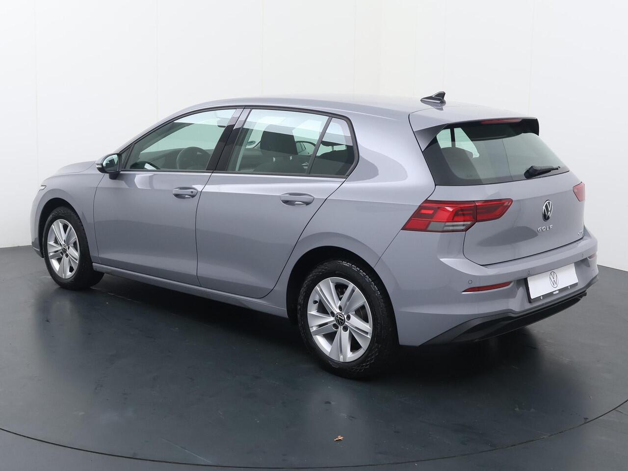 Volkswagen GOLF 1.0 eTSI Life | 110 PK | Automaat | Adaptive cruise control | Navigatiesysteem |