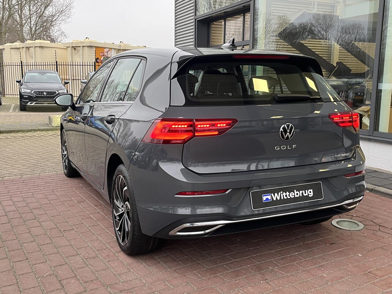 Volkswagen GOLF 1.4 TSI DSG eHybrid Style / Panorama dak / Geheugenstoel / Suéde bekleding / 17'' LMV
