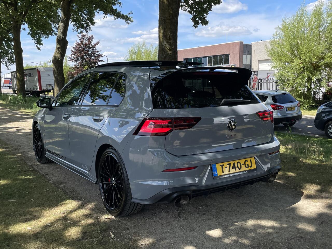 Volkswagen GOLF 2.0 TSI GTI ClubSport 45 Jahre | 301 pk | Achteruitrijcamera | Stoel/stuur verwarming | Cruise adaptief |