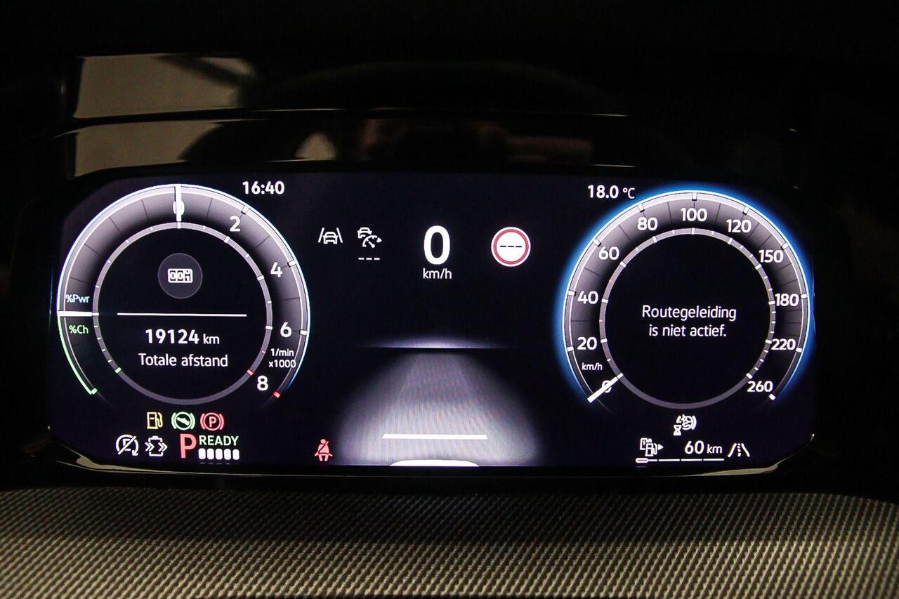 Volkswagen GOLF 1.5 eHybrid GTE 272pk DSG Automaat, Panoramadak, Trekhaak, Lederen bekleding, Stoelverwarming, Black style, Achteruitrijcamera, Elektrisch verstelbare stoel, Dodehoeksensor, Adaptief onderstel