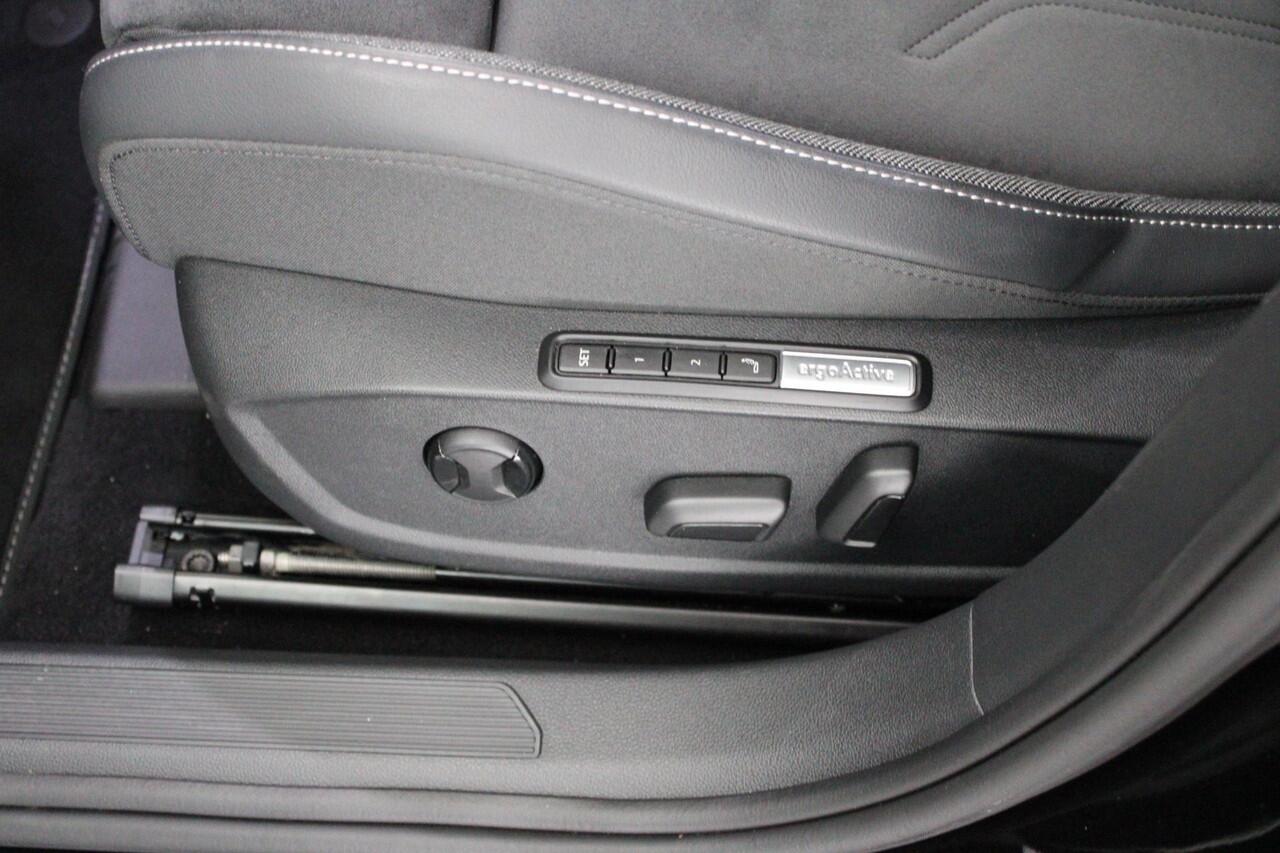 Volkswagen GOLF 8.5 1.5 eTSI 116pk DSG Style Camera Stoelverwarming Massage Keyless Navigatie