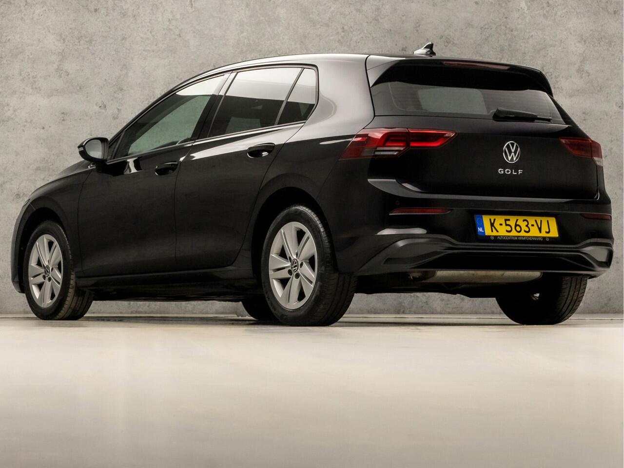 Volkswagen GOLF 1.0 TSI Sport (APPLE CARPLAY, GROOT NAVI, SFEERVERLICHTING, KEYLESS, PARKEERSENSOREN, SPORTSTOELEN, LM VELGEN, GETINT GLAS, NIEUWSTAAT)