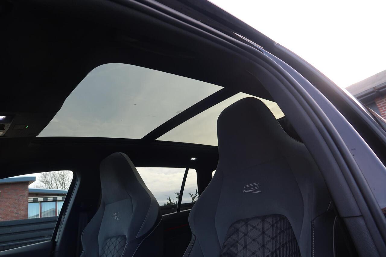 Volkswagen GOLF Variant 1.5 eTSI R-Line Business+ PANO TREKHAAK