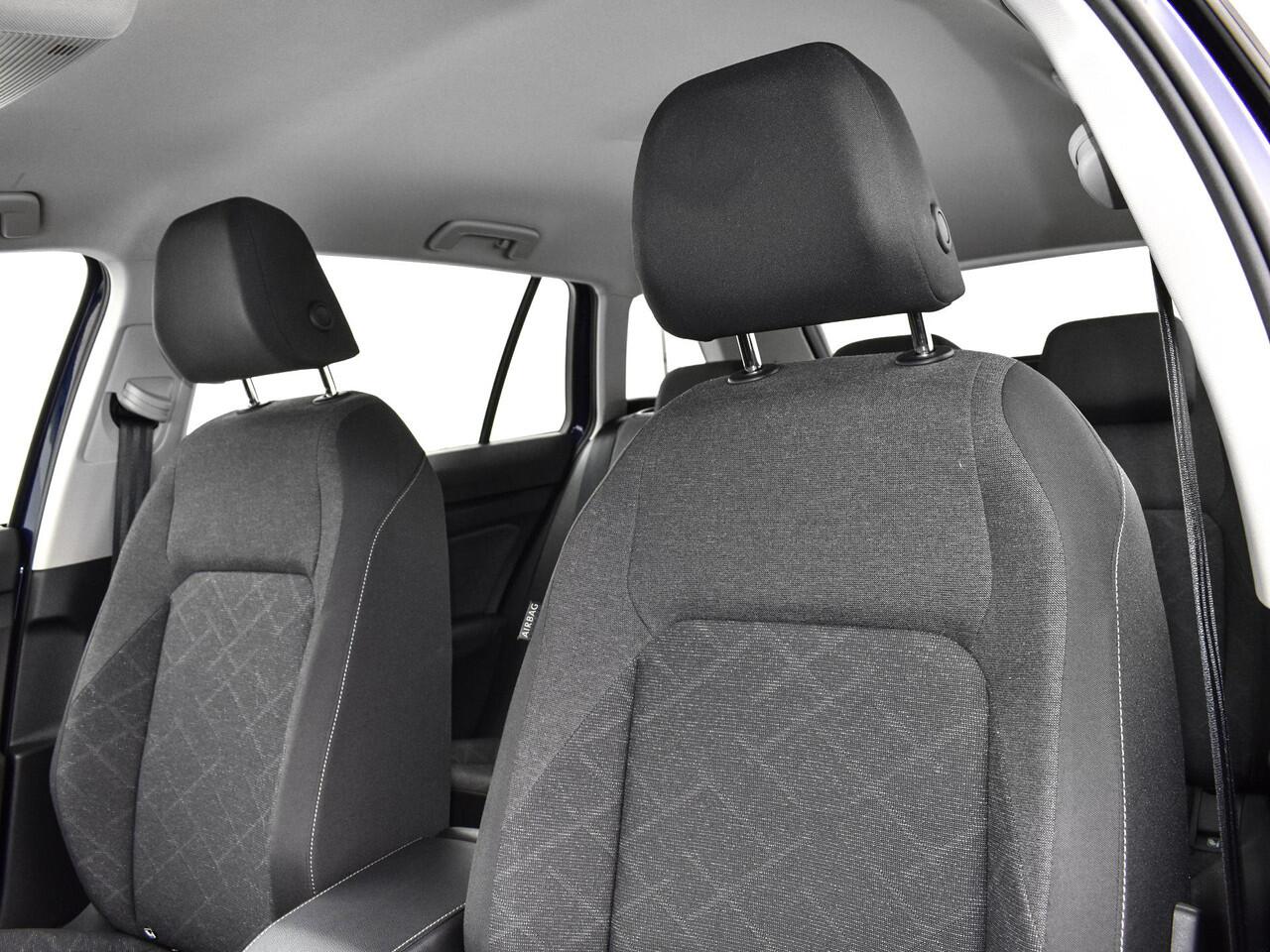 Volkswagen GOLF Variant 1.0 eTSI 110pk DSG Life · Apple/Android Car Play · Elek. Trekhaak · Navigatie · P-Sensoren · Sfeerverlichting · 16'' Inch · Garantie t/m 22-06-2027 of 100.000km