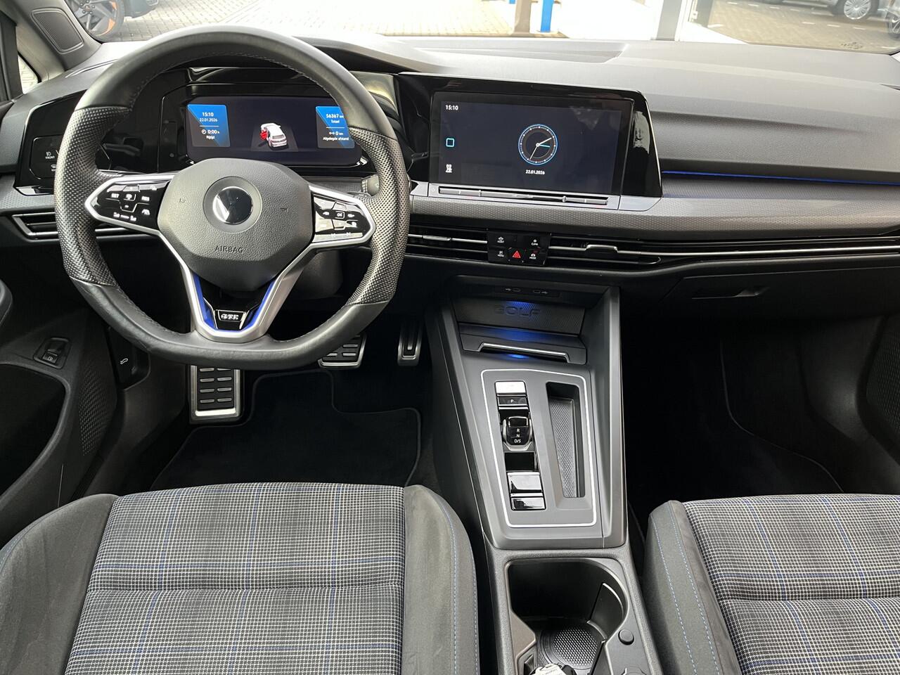 Volkswagen GOLF 1.4 eHybrid GTE / AUTOMAAT/ 245 PK/ IQ. LIGHT/ LED MISTLAMPEN/ STOEL + STUUR VERWARM./ KEYLESS/ RIJ-MODI/ APP CONNECT/ ADAPT. CRUISE/ CAMERA + SENSOREN/ NAVI/ DAB/ 18'' LMV