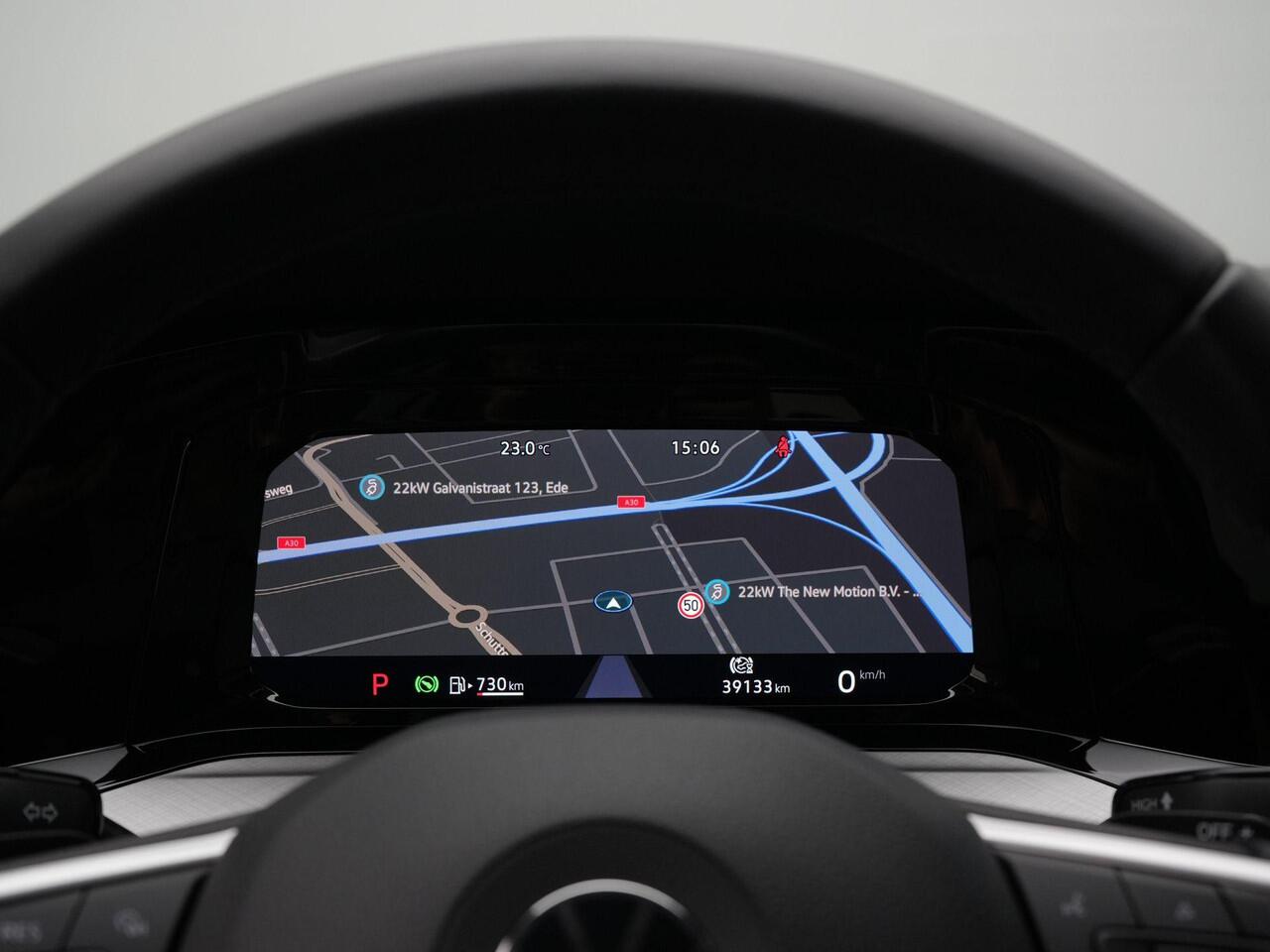 Volkswagen GOLF 1.0 eTSI 110 pk DSG Life | Stuur-/stoelverwarming | Achteruitrijcamera | Navigatie | Adaptive Cruise