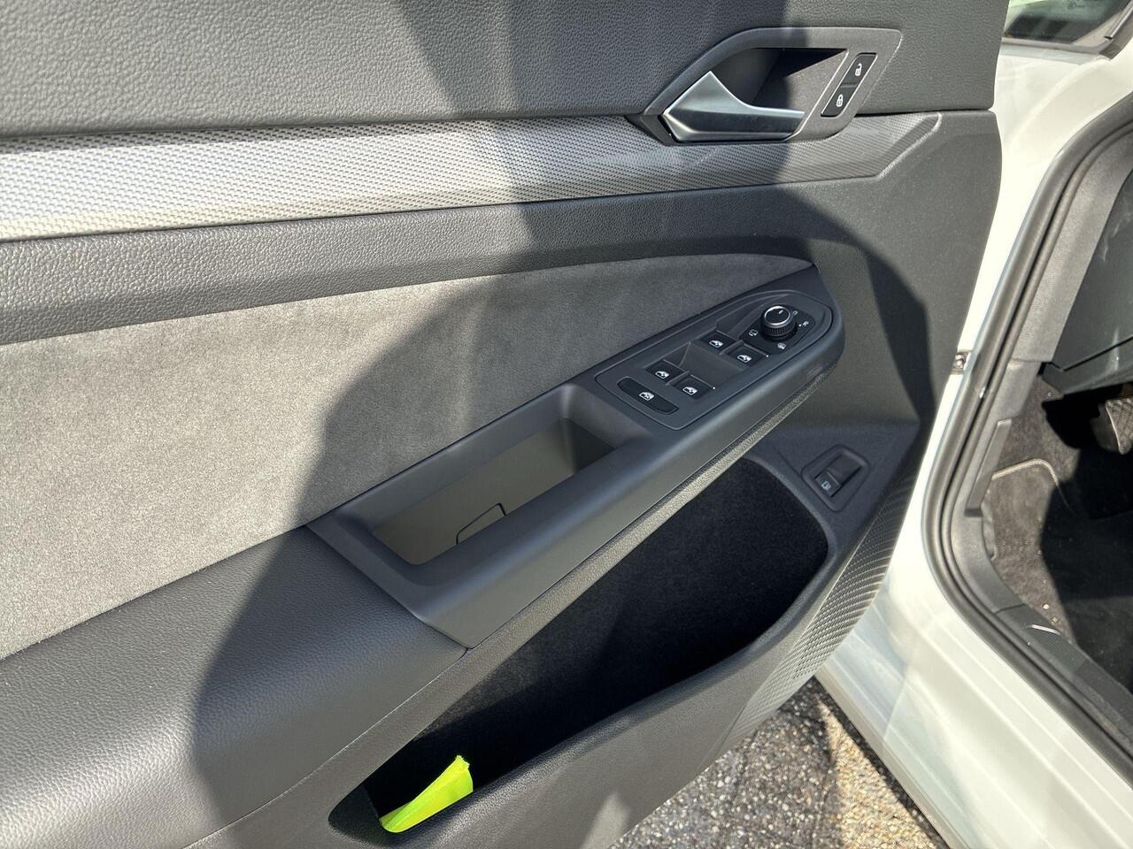 Volkswagen GOLF Style Edition 1.5 eHybrid 204 pk 6 versn. DSG · Multimedia Pakket · Panoramisch schuif-, kanteldak, elektrisch bedienbaar · Trekhaak, elektrisch inklapbaar ·