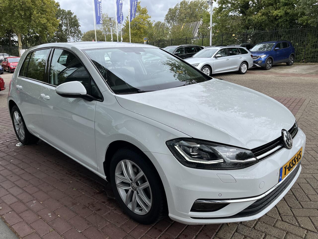 Volkswagen GOLF 1.0 TSI Highline / Led verlichting / Stoelverwarming / PDC / Alcantara / Navi / Adaptive cruise
