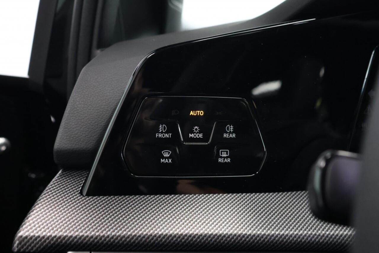 Volkswagen GOLF 1.5 eHybrid GTE 272pk | Panoramadak | Matrix | Trekhaak elektr.