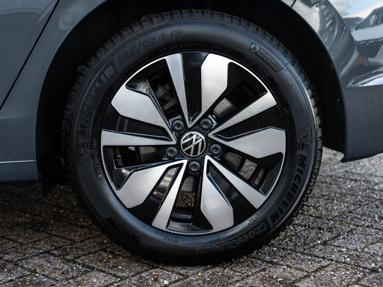 Volkswagen GOLF 1.5 TSI Move | Carplay | Ambient | BTW