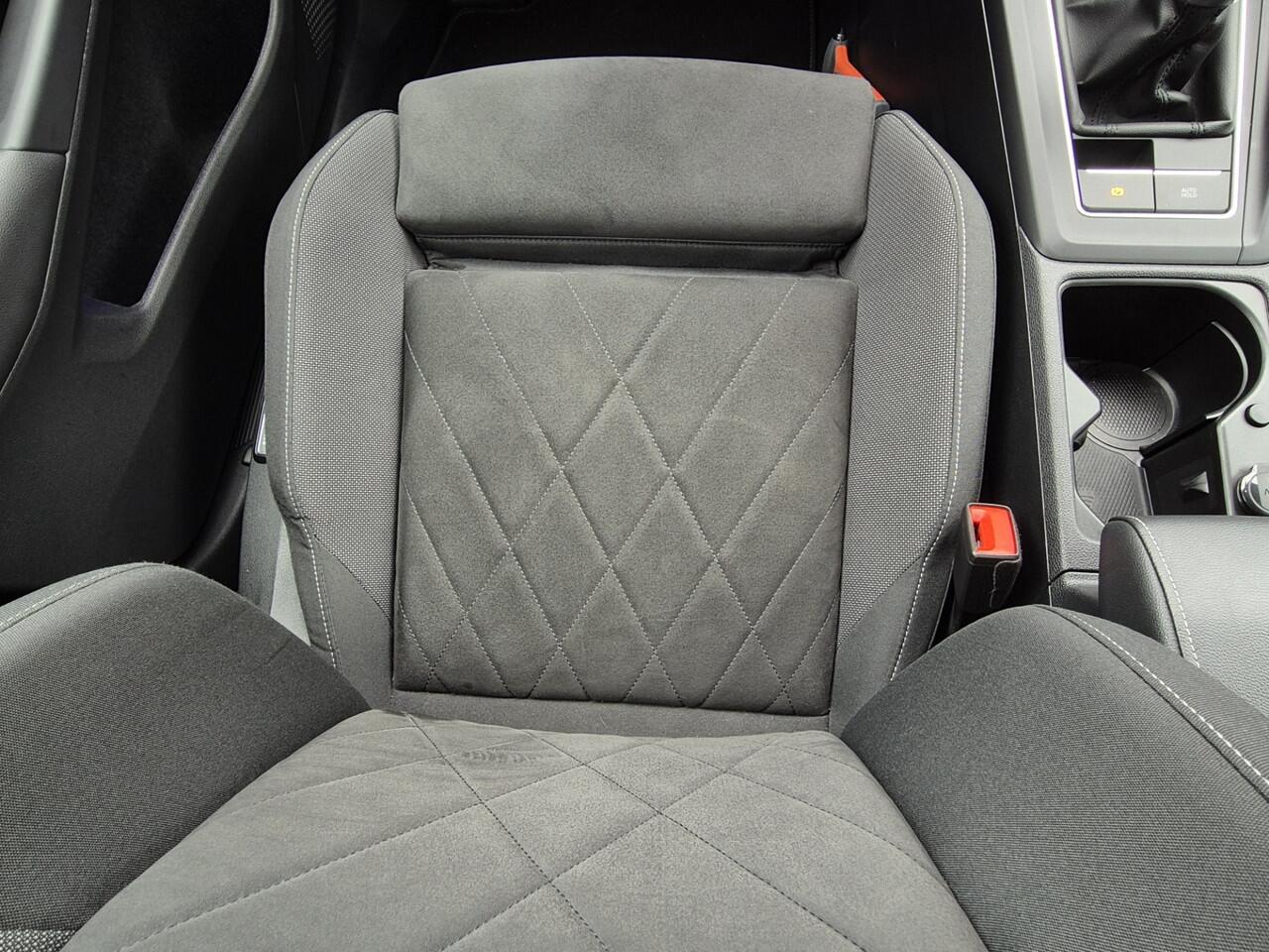 Volkswagen GOLF Variant 2.0 TDI Life Business Trekhaak, Apple-Carplay, El.verst.stoel. Netto Exportpreis 22000 ex/ex