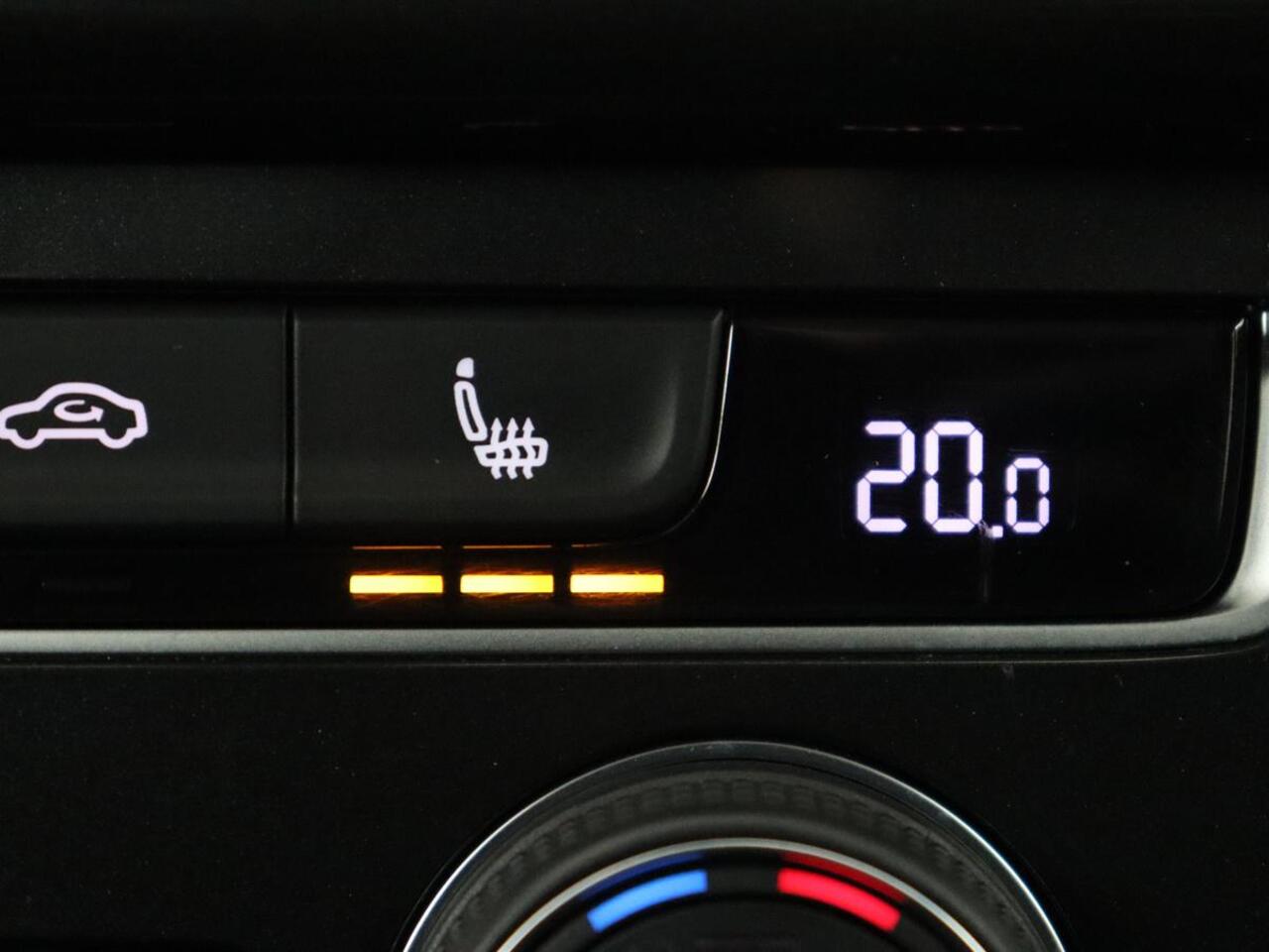 Volkswagen GOLF 1.5 TSI Comfortline Business | Trekhaak | Stoelverwarming | Massage | Carplay | Navigatie | Parkeerhulp | Adaptive cruise | Climate control | LED | Bluetooth