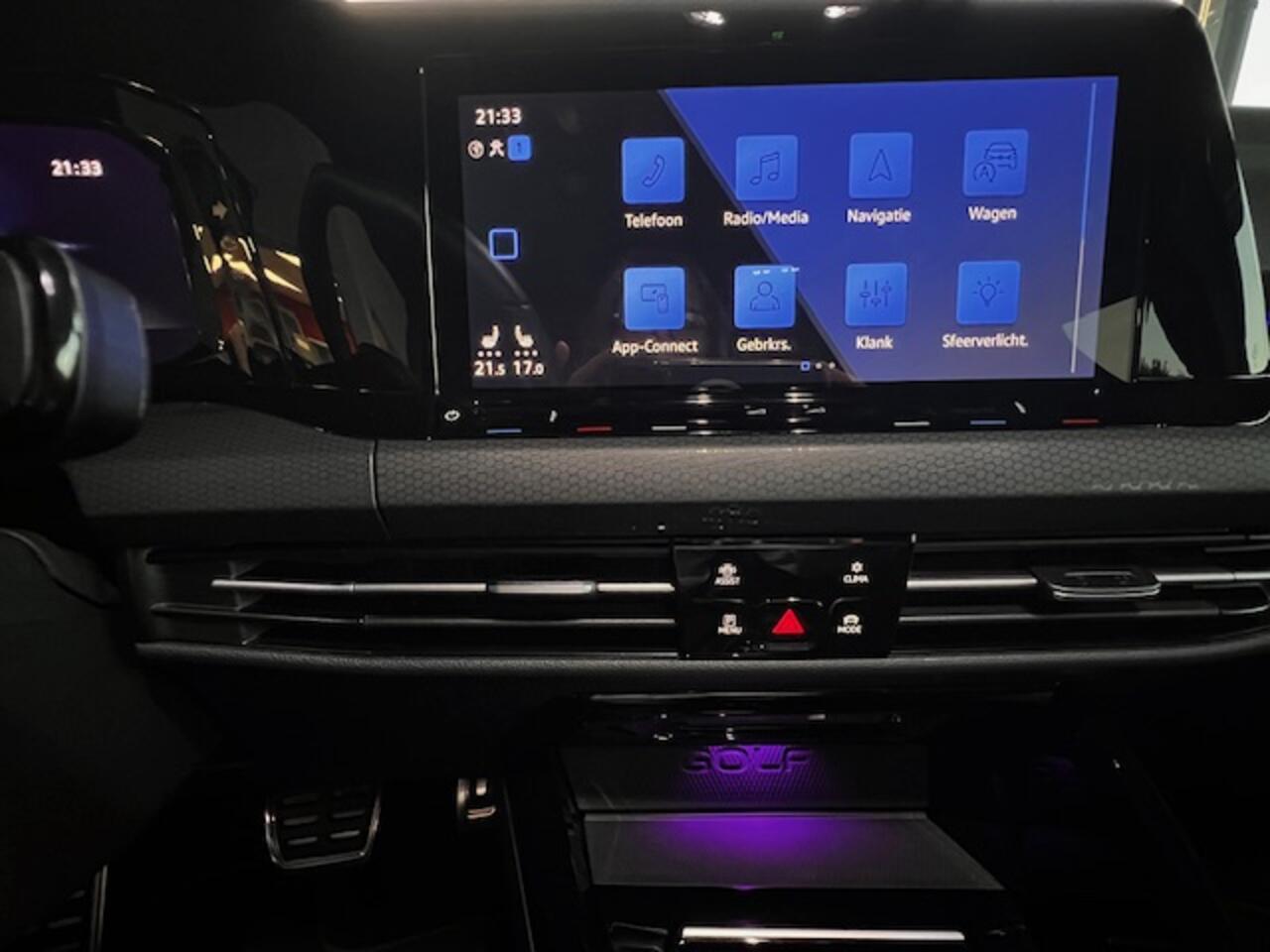 Volkswagen GOLF 2.0 TSI GTI Clubsport / AKRAPOVIC / IQ Light / Winter Pakket / 19" Wielen