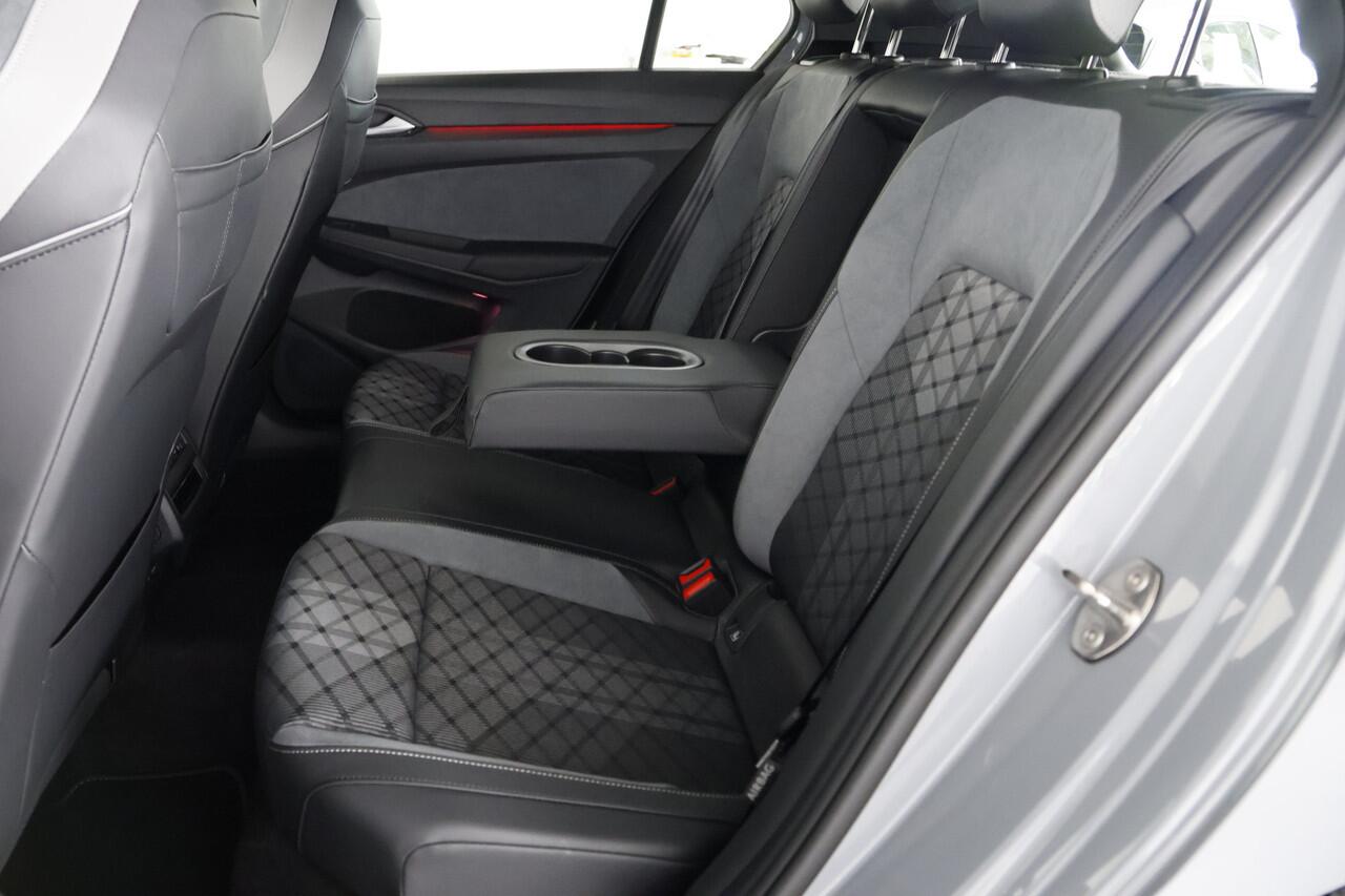 Volkswagen GOLF 2.0 TSI 190 pK R-Line / Opendak / Black Style / IQ-LED / Travelassist / CarPlay