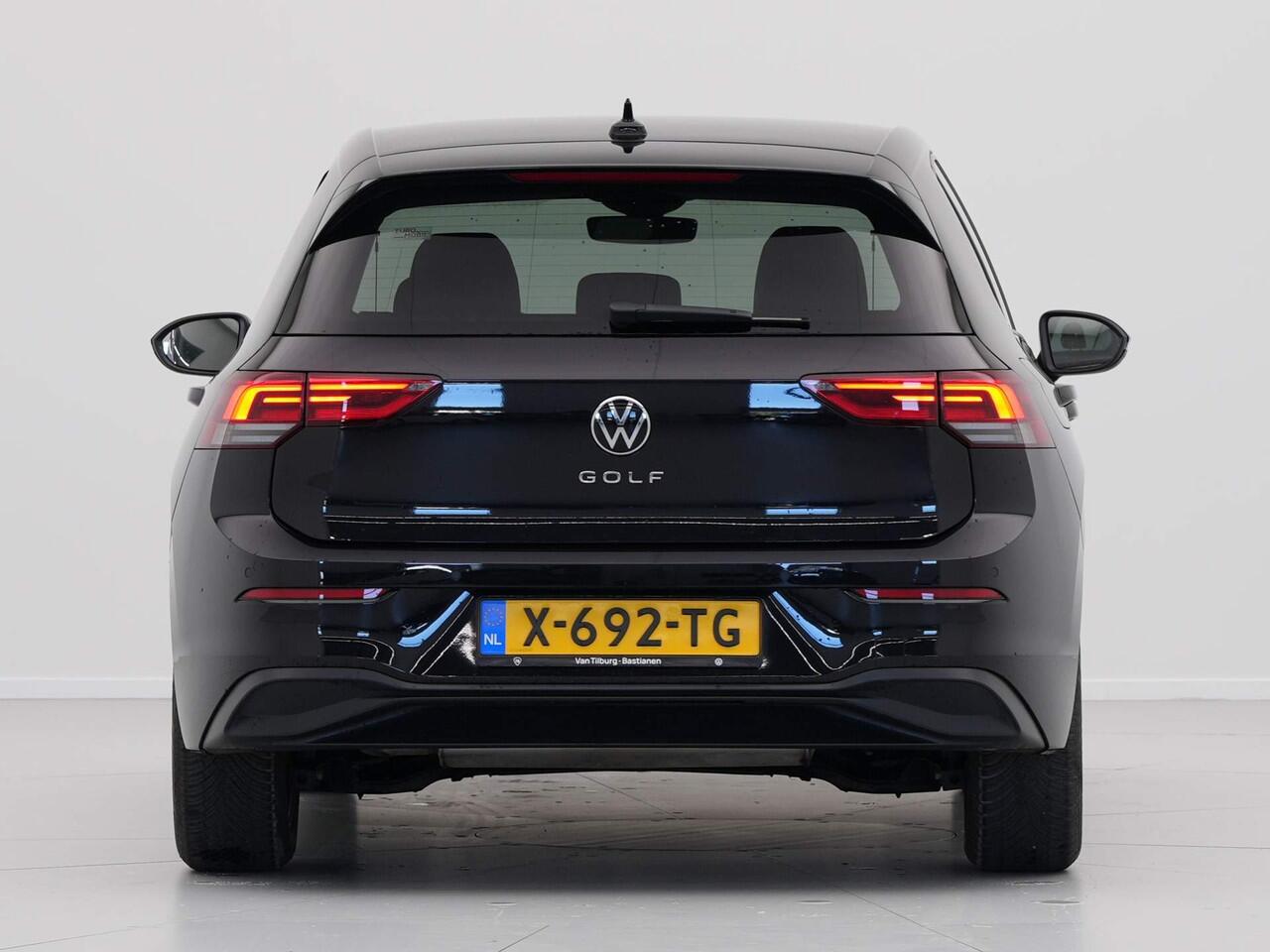 Volkswagen GOLF 1.0 TSI Life Business Navigatie Memory Massagestoel Parkeersensonren 24