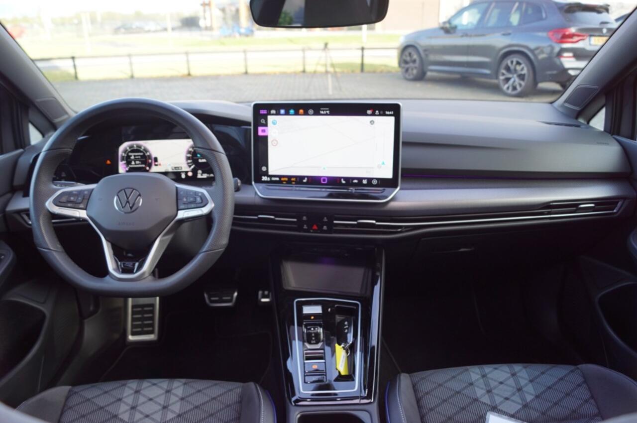 Volkswagen GOLF R-line 1.5 eTSI 150pk DSG facelift Black style/Panodak /Trekhaak wegklb./IQ Matrix LED /Head-up