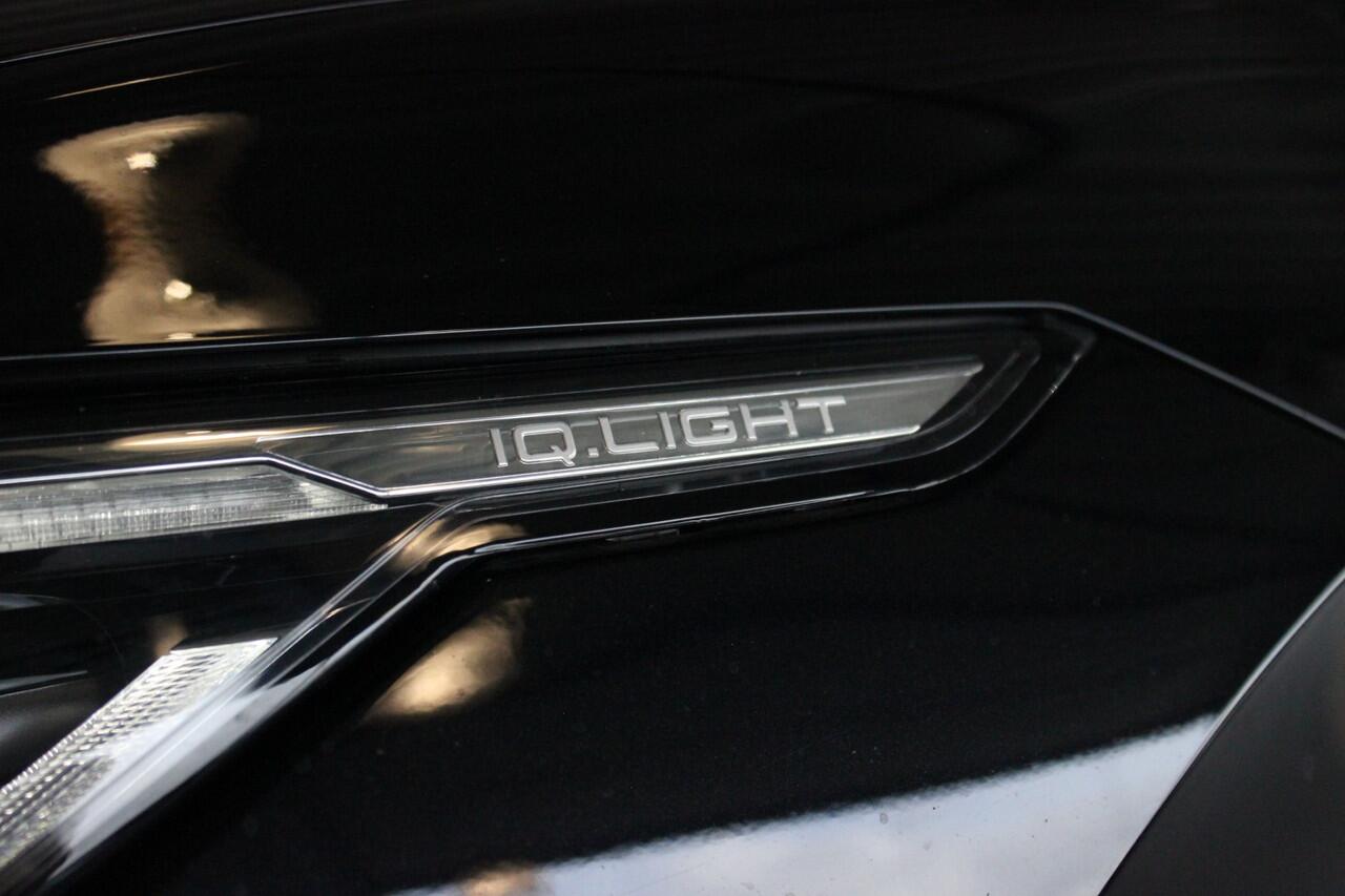 Volkswagen GOLF 1.5 eTSI Style Camera | IQ Light | Memorystoel | Carplay | Stoelverw. | Adapt. Cruise | 17" LMV | PDC V+A