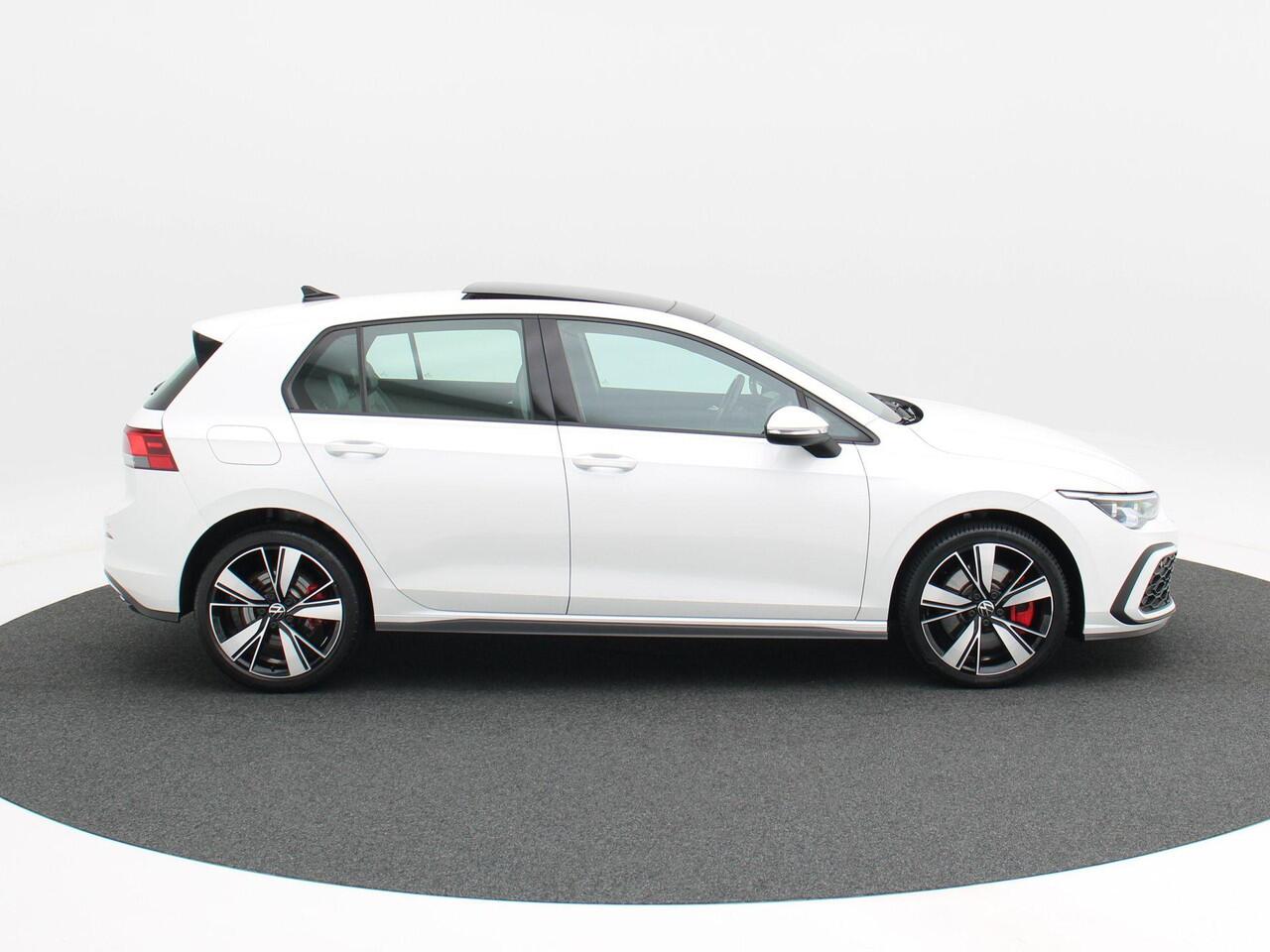 Volkswagen GOLF 1.4 eHybrid GTE 245PK | Full LED | Panorama Dak | Carplay | Climate Control | Parkeersensoren | Stoel Verwarming & Ventilatie | 18 Inch | 78.268 Km