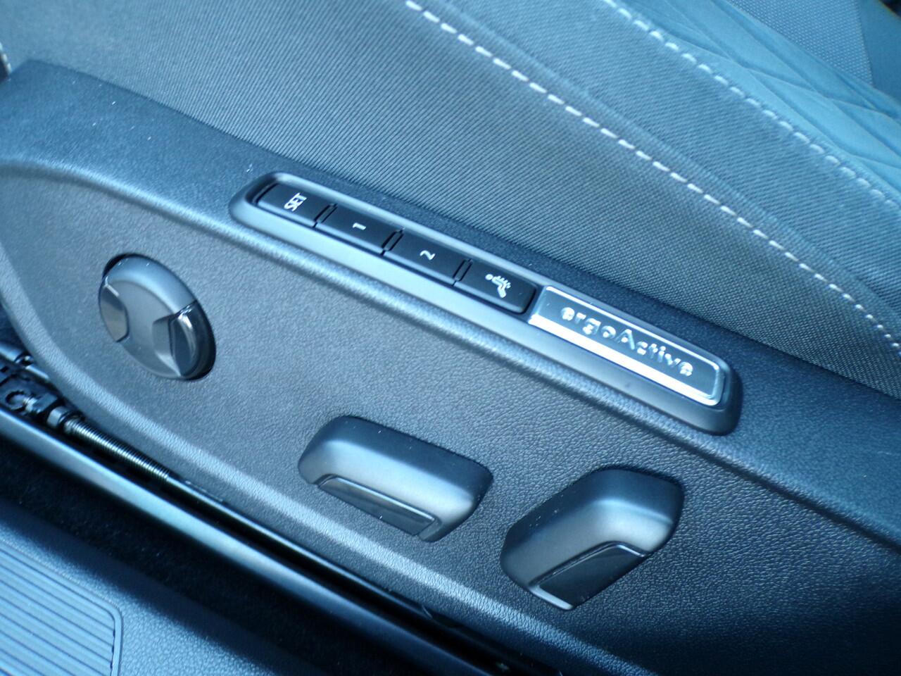 Volkswagen GOLF 1.5 TSI Life Business Full LED / ErgoActive / Carplay + Android Auto / Virtual Cockpit / 18' Sportwielen