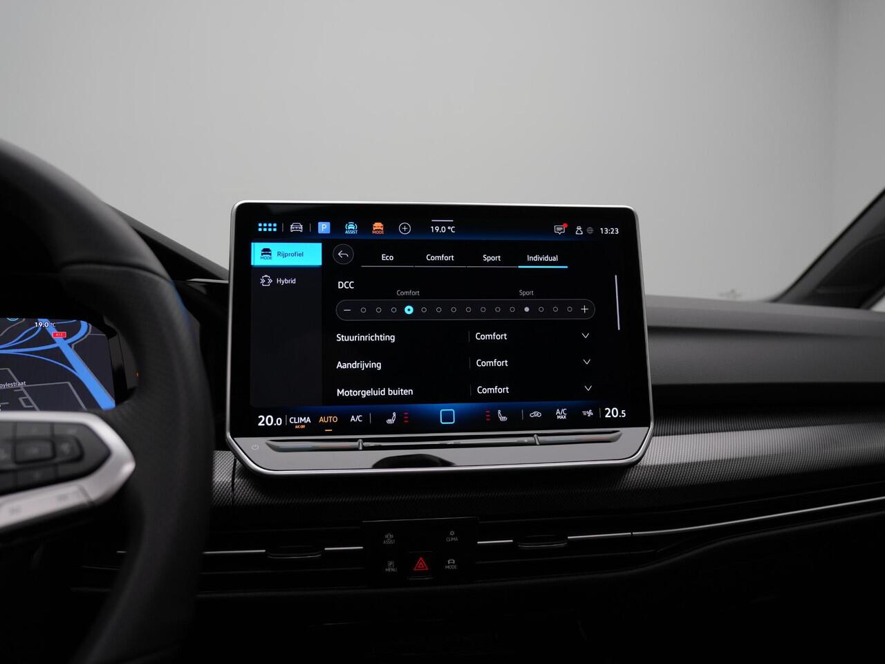 Volkswagen GOLF 1.5 eHybrid 272 pk DSG GTE | Panoramadak | Trekhaak | Adaptief onderstel | Head-up display | 360 Camera