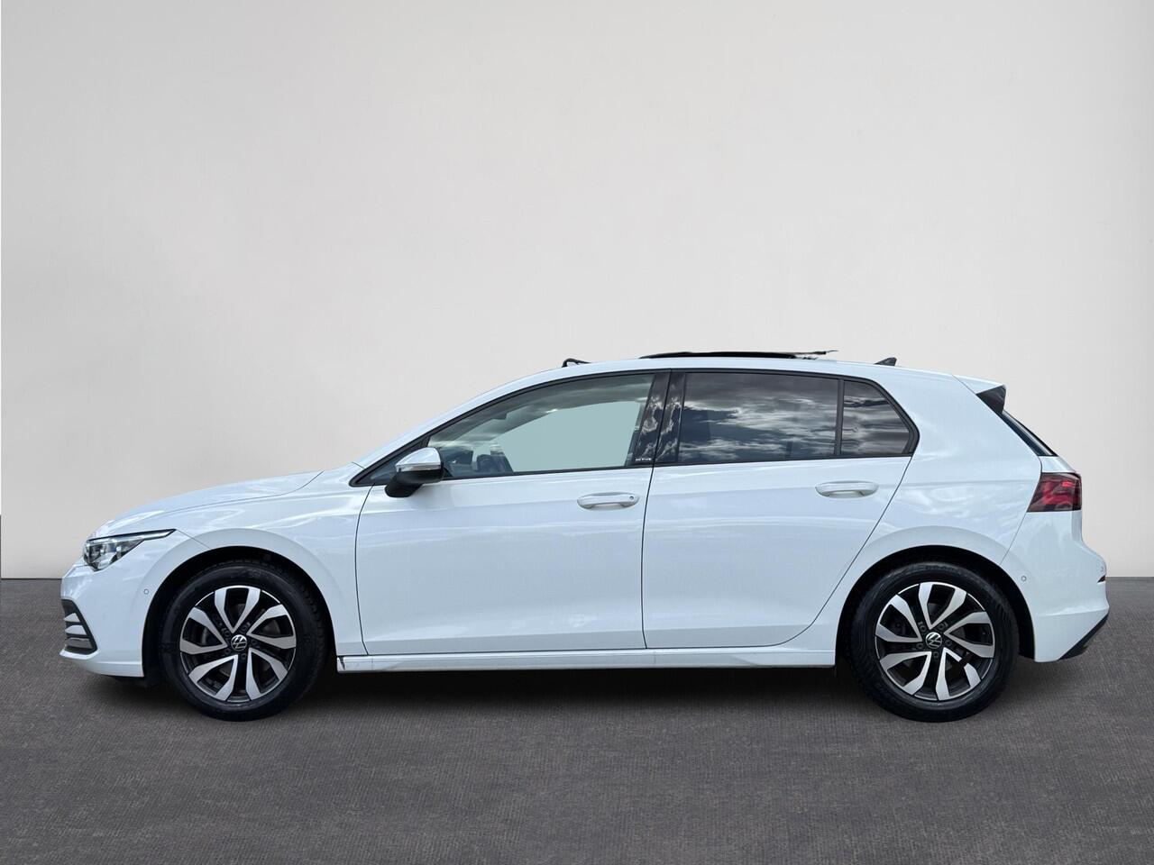 Volkswagen GOLF 2.0 TDI Active Automaat | ¤ 1.000 INRUILPREMIE | Trekhaak elektrisch | Pano | IQ Light | Digitaal Dashboard | HUD | Clima | 16"LMV | Camera ( Vestiging - Vianen )