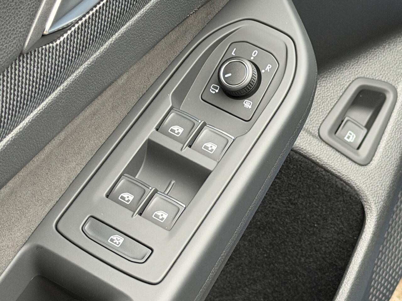 Volkswagen GOLF 1.5 eHybrid GTE 272pk | Black Style | IQ light | Camera | Head-up | Rijklaar incl. garantie