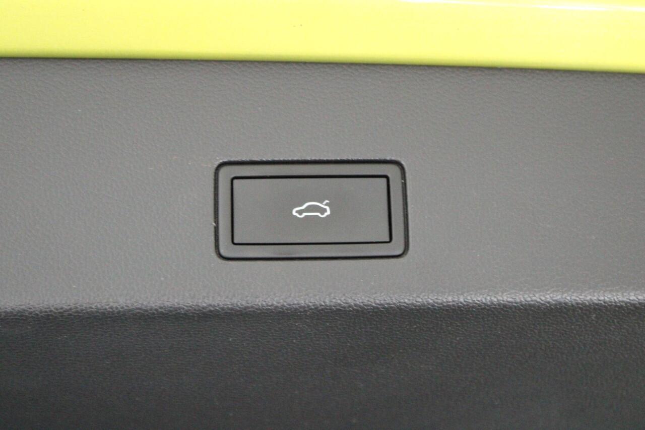 Volkswagen GOLF Variant 1.5 TSI 130pk H6 Style Trekhaak Navigatie ACC PDC IQ.Light Stoelmassage