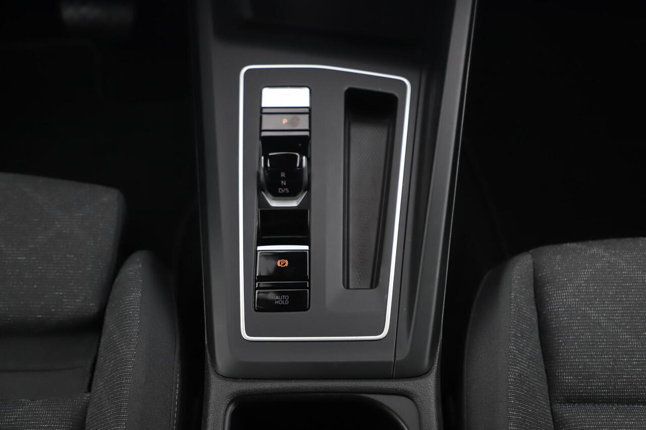 Volkswagen GOLF Variant 1.0 eTSI Life Automaat Navigatie Carplay Android Memory Sportstoel Getint Glas 17 inch LMV Sfeerverlichting Adaptive Cruise