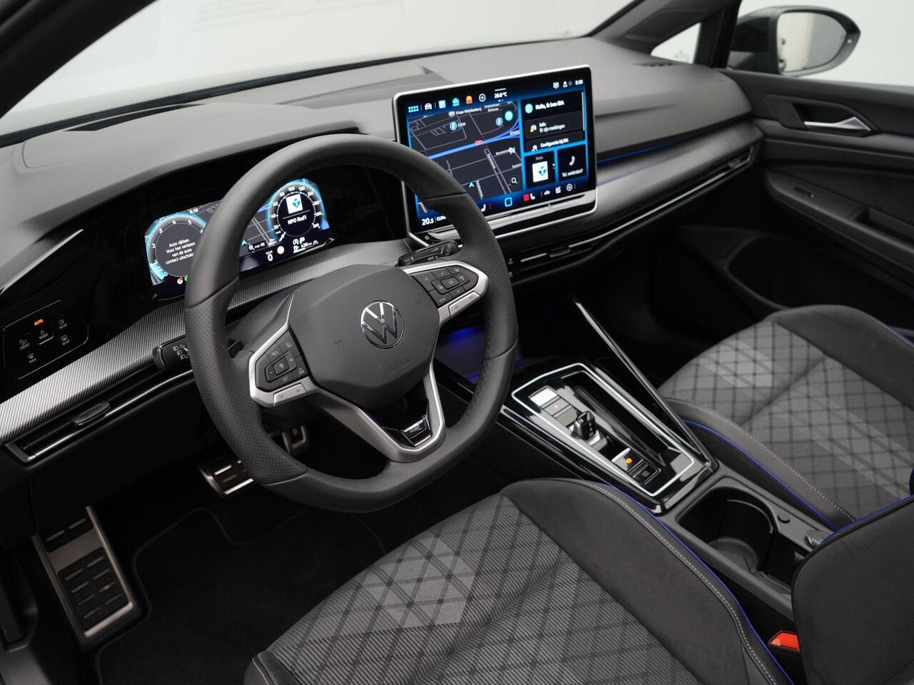 Volkswagen GOLF 1.5 eTSI 150 pk DSG R-Line Edition | Panoramadak | IQ Light | Head-up display | Adaptive Cruise | Stoelverwarming | 18 inch